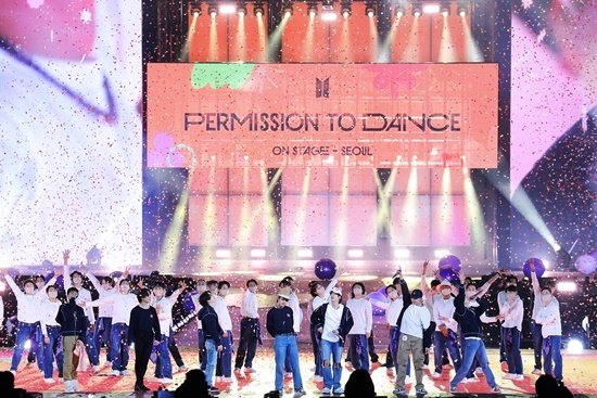 _candyclover's tweet photo. “เหมือนปาฏิหาริย์” @BTS_twt ปิดฉากคอนเสิร์ตที่โซล ผู้ชมทั่วโลก 2,465,000 ราย

- ผู้ชมออนไลน์ (10, 13 มี.ค.) 1.02 ล้านรายจาก 109 ประเทศ 
- ผู้ชม Live Viewing (12 มี.ค.) 1.40 ล้านรายจากโรงภาพยนตร์ 3,711 แห่งใน 75 ประเทศ สูงสุดในประเภท Event Cinema
- ผู้ชมที่โซลตลอด 3 วัน 45,000 ราย https://t.co/rhxMFvOvm8