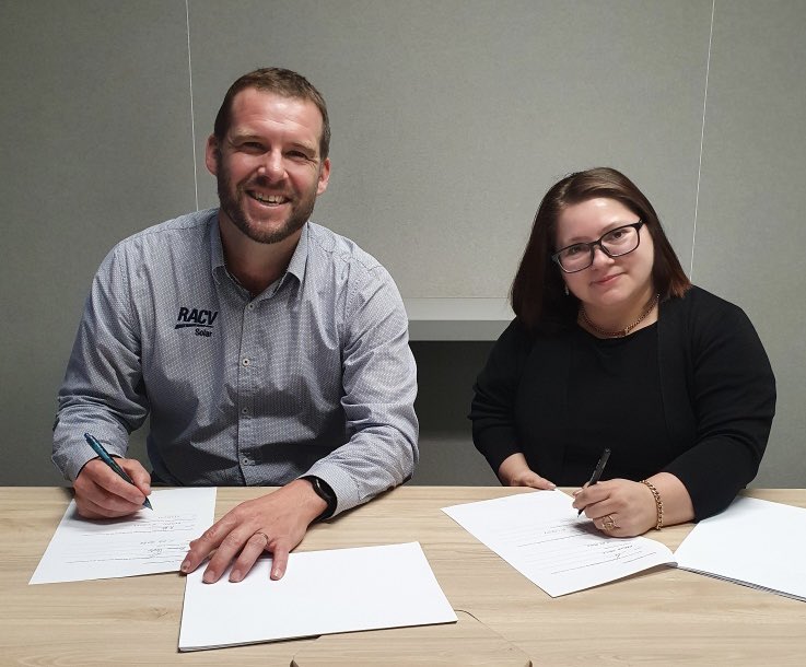 We are thrilled to announce an energy partnership with JG King homes.

All new JG King homes (more than 1,000 per year) will now come with an option for solar, battery storage and EV charging from RACV Solar. 

Great to see builders leading the way to a renewable energy future.