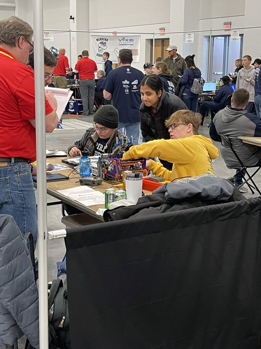 TechEdRocks's tweet image. 3 Pirates from @hssdbv won the top award “Excellence “ at the Wisconsin State VEX IQ Championship in Appleton today! This qualifies them to compete at the World Championship in May. Congratulations team 1217A!