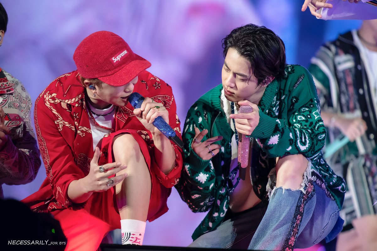 aspire_for_BTS's tweet photo. 의상까지 티키타카

220313 PTD on Stage Seoul
#방탄소년단 #BTS #남준 #RM #석진 #진 #JIN https://t.co/kDa9SdQJf7