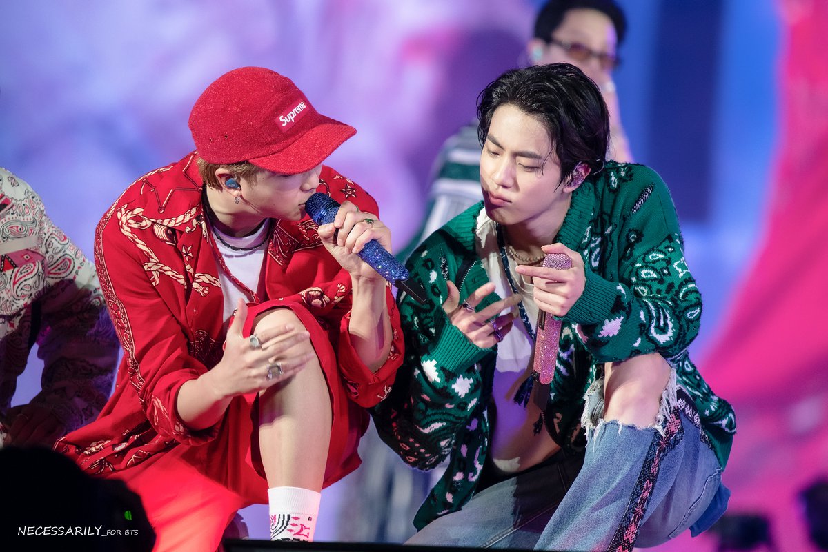 aspire_for_BTS's tweet photo. 의상까지 티키타카

220313 PTD on Stage Seoul
#방탄소년단 #BTS #남준 #RM #석진 #진 #JIN https://t.co/kDa9SdQJf7