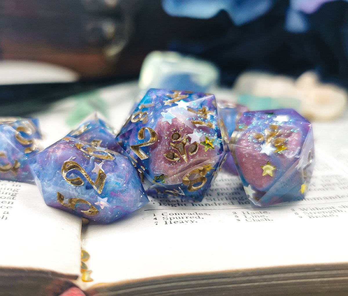 SpaethenArts's tweet photo. ✨GIVEAWAY✨

7 Piece Dice Set "Dreaming Star" 

to enter:
1. follow me
2. like this tweet
3. RT! 

The giveaway ends March 18th! 
Worldwide shipping will be covered by me.
Good luck ✨ 
#dicemaker #dnd5e #dicegoblin #dndgiveaway https://t.co/XdnsTPcPjx