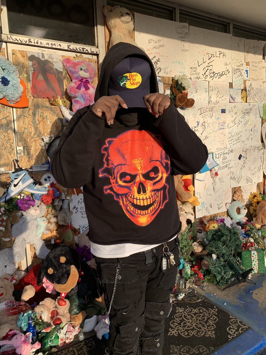 Say5iivee's tweet photo. Devil on my back, still rockin' VLONE
Tell 'em when you talk to me, better watch your tone Catch a nigga down bad, leave his face in his phone 🥱🎯☠️ #LLDOLPH https://t.co/8Bj99rFUnj