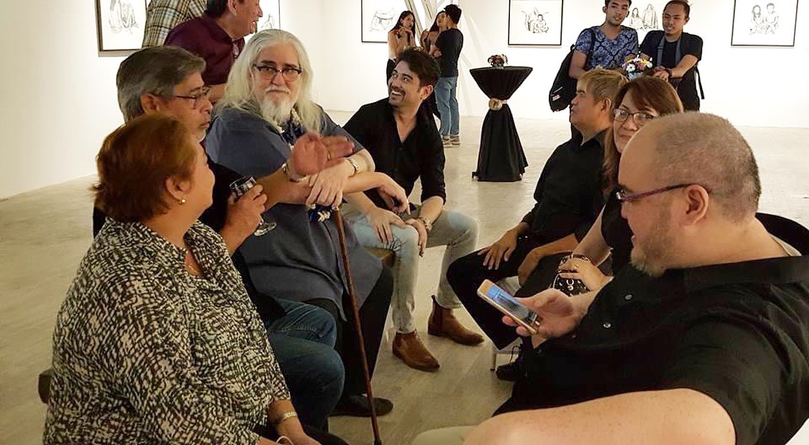 pqbusalian's tweet photo. Direk Peque Gallaga, with family and friends, during his solo art exhibit at Art Cube Gallery in 2017.

Source: Facebook (Rafael Gozum Jr.)

#pequegallaga https://t.co/kA5pjM9ewK