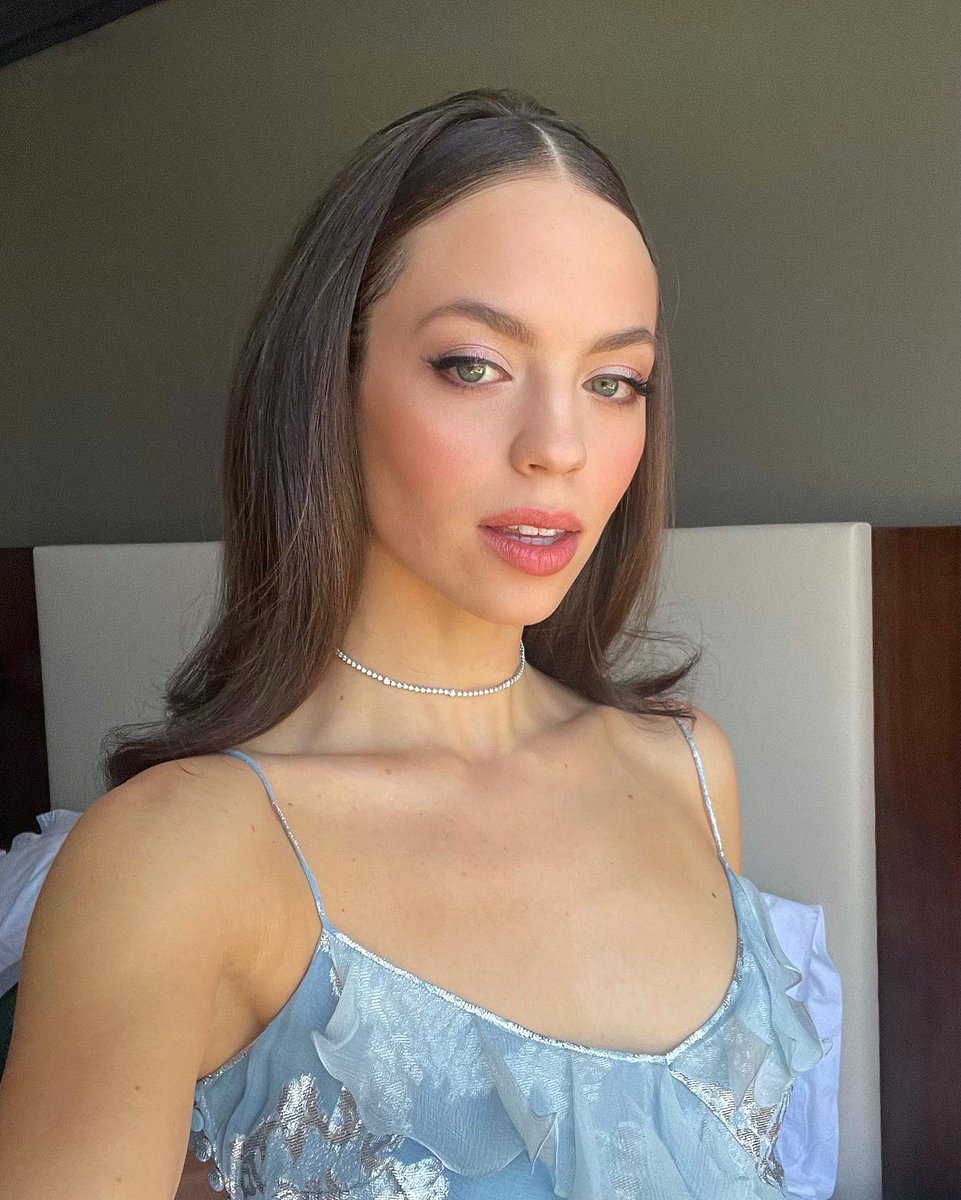 ClaudiaSulewski's tweet photo. my first movie premiere🦋🥺 #sxsw #ilovemydad https://t.co/3VsdrOL1a3