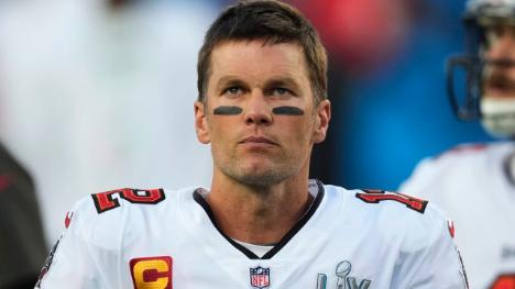 Alpha_Bass's tweet photo. Wie geil!!!! Brady hängt nochmal eine Saison dran bei den Bucs!!!! 🤗🤗🤗 Jetzt lohnt es sich für mich als eingefleischter Bucs Fan erst recht nach München zu fahren!!! Mega! Vielleicht klappts ja auch noch doch mit Ring No.8 🤗🍀
#TomBrady
#Bucs #ranNFL #rannflsuechtig https://t.co/BrcquE1XPM