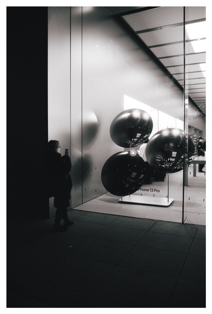 Jewell_Media's tweet photo. Took the film camera out to the Americana and made some photos. https://t.co/7qUCSRqeIv