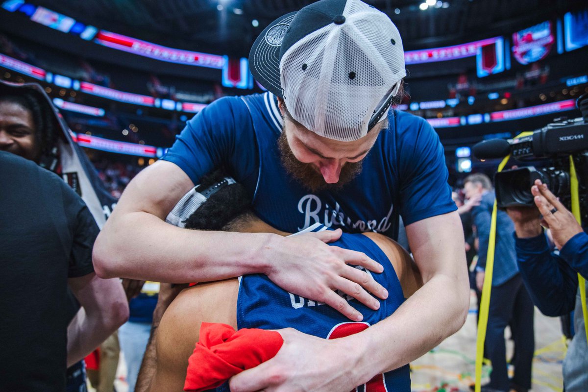 SpiderMBB's tweet photo. These two could both be playing professionally this year, but they chose to stay with the Spiders and now they're Atlantic 10 Champions. Together. 

It's not just a hashtag. #OneRichmond https://t.co/cXso0rv5fy