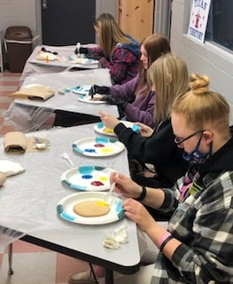 MaryFinley13's tweet photo. Check out the color wheel projects in @cherirock54  #Cosmetology class! #CTEWorks @mcscte https://t.co/lN3LQ5Mggb