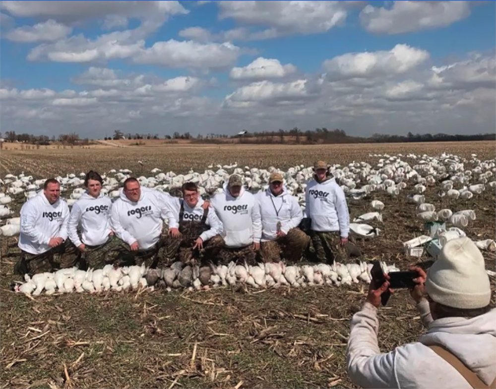 rogerssporting's tweet photo. Sunday snowstorm! Who's still out grinding? Or are you just getting started?
.
.
.
#snow #goosehunting #conservationorder #waterfowl #rogerssportinggoods
π·: @duckwildwaterfowl https://t.co/hDFqpjOnzE