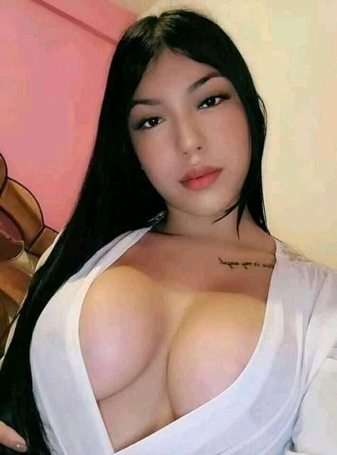 MarielaBeln13's tweet photo. Cuando esta foto llegue a
 200 Fav ❤ y 100 Rt 🔁 

Subo mi primera foto desnuda 😱🔥
Y los agrego a todos 😘 

@HotPablito5 https://t.co/w8rNfKFKlJ