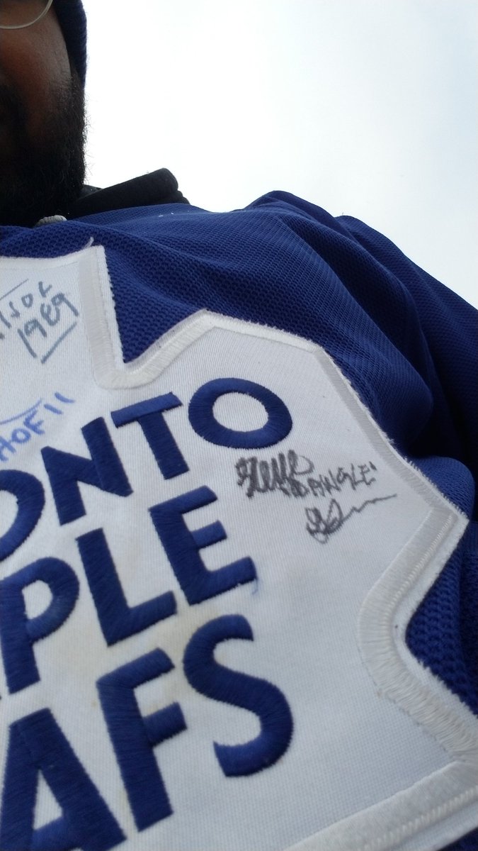 Glad I got to meet the great legend <a href="/Steve_Dangle/">Steve “Dangle” Glynn</a> tonight! Such a genuine and upstanding person. Thanks for giving some time to us today Steve! Keep up the great work across all platforms! #HeritageClassic #LFR