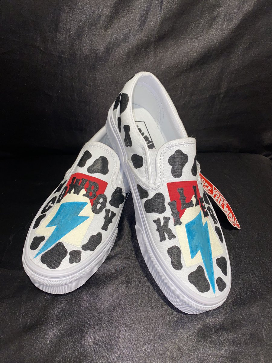 maci_patterson's tweet photo. Hey y’all!! So I finally decided to put my art on a canvasI chose shoes!! I completely freehanded these Vans, meaning no stencils used on anything. These are for sale, women’s size 7.5 for $150! I’m going to start doing customs as well, I can paint and write just about anything! https://t.co/4sqi5YalNe