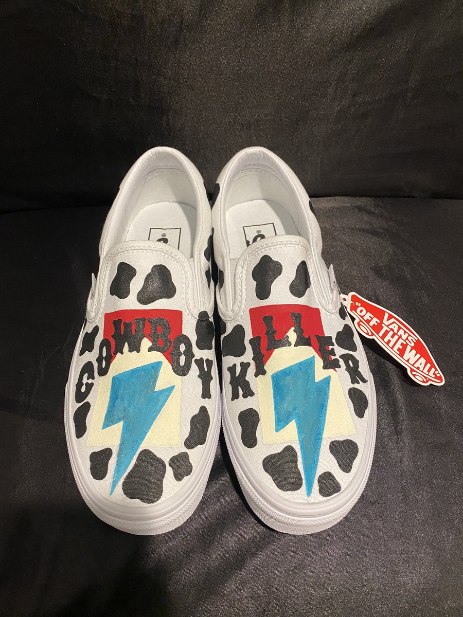 maci_patterson's tweet photo. Hey y’all!! So I finally decided to put my art on a canvasI chose shoes!! I completely freehanded these Vans, meaning no stencils used on anything. These are for sale, women’s size 7.5 for $150! I’m going to start doing customs as well, I can paint and write just about anything! https://t.co/4sqi5YalNe