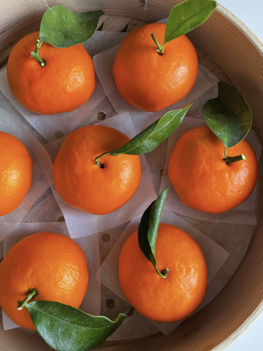 dhillsposable's tweet photo. It looks like a tangerine, but it’s a bun! https://t.co/YVXaGoRtkX