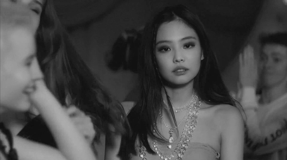 jenymilkeu's tweet photo. jenlisa parallel (1/2)

i wish you were sober https://t.co/IKys7T13pn