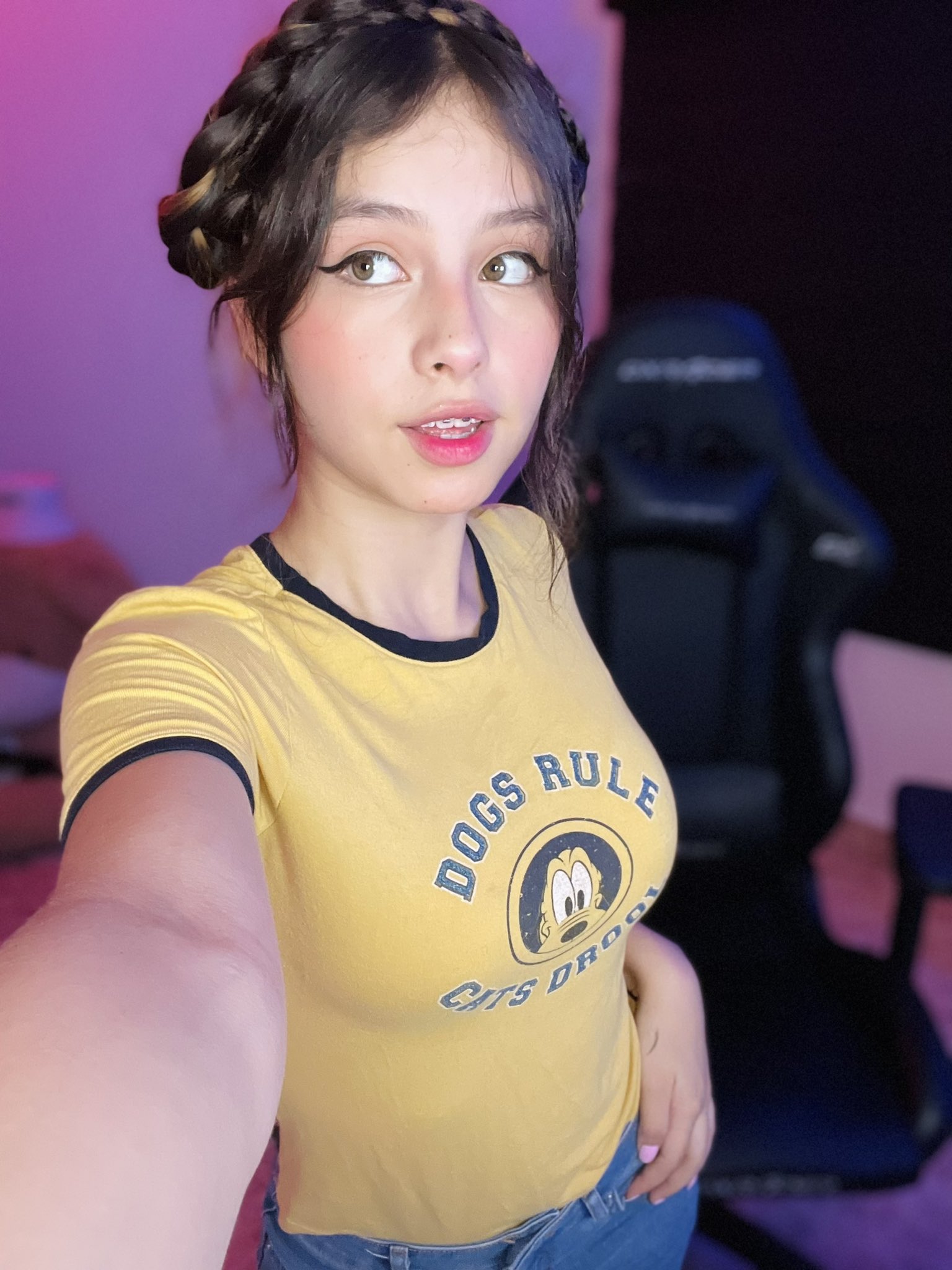 EVA PARTIS 🍇 on Twitter: "EN STREAM 🐶 RT y te besisaludo https://t.co