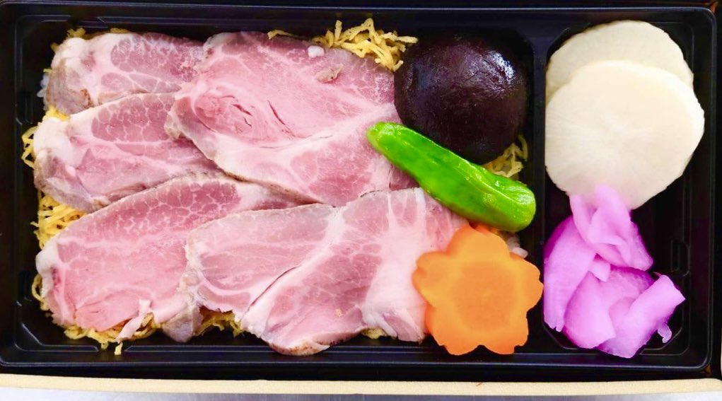 TencyoA's tweet photo. 千代田区のテンチョーAです❗️

当店ちよだいちばで本日限定加須香り豚熟成粕漬けローストポーク重を11時30分〜販売します❗️数量限定だ��ら急いで❗️#加須香り豚 #松村牧場 #加須 #道の駅童謡のふるさとおおとね #ご当地弁当 #熟成 #ローストポーク #テイクアウト https://t.co/z4zkgbgPn3