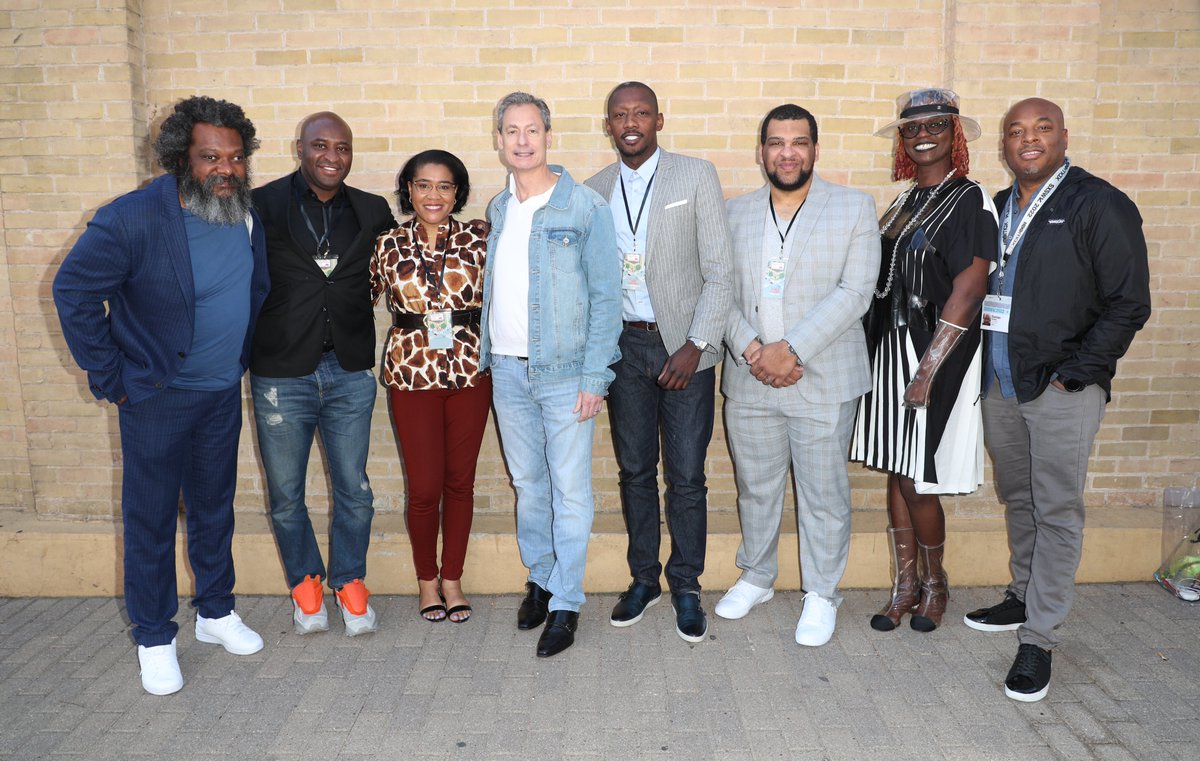 BrandInnovators's tweet photo. Saved the best for last.🏆 @ProcterGamble, @ThePlayersTV, @ReachTVnetwork, @Essence, Bonin Ventures, Pod Digital Media join us on stage to discuss the ways in which marketers &amp; brands can open the apertures of what it means to be Black-owned vs Black targeted. ✊🏿Mod: B Code. ▶️ https://t.co/e24F2QSSEW