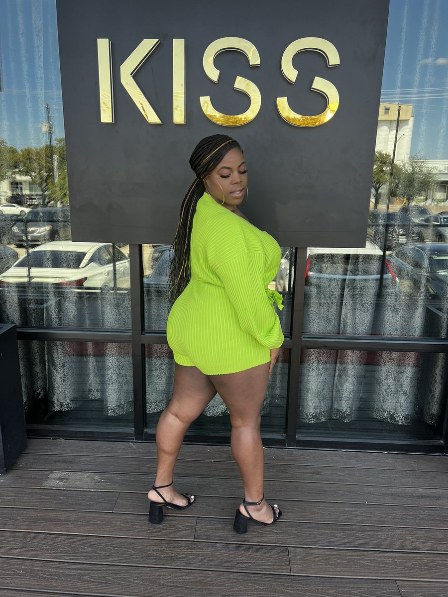 pagingdrsank's tweet photo. When the thighs match. #MariahMadness #TwentyFineLoading https://t.co/psixq2x4Mm