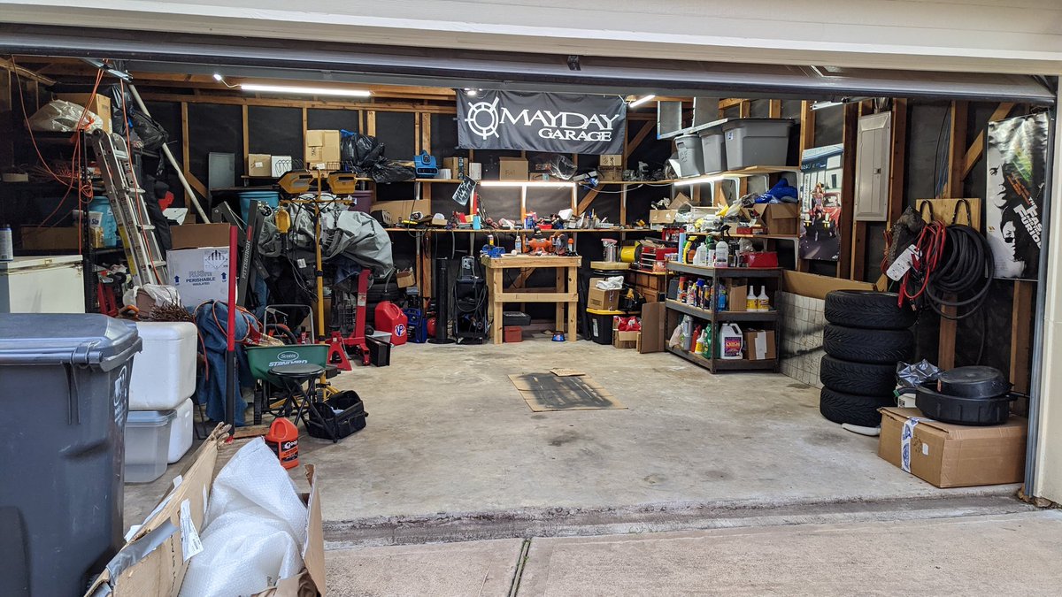 maydaydphan's tweet photo. A little bit of spring cleaning therapy. #toyoda #corolla #garageday #ae86 https://t.co/0LqosGhK4o