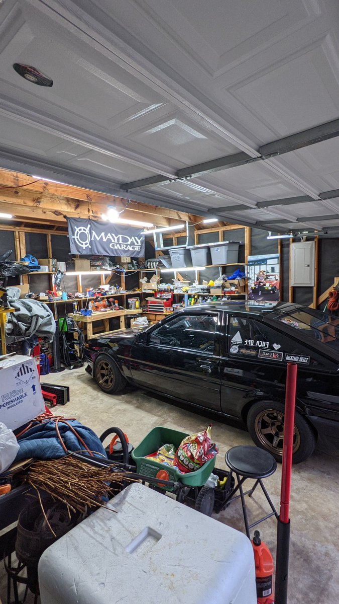 maydaydphan's tweet photo. A little bit of spring cleaning therapy. #toyoda #corolla #garageday #ae86 https://t.co/0LqosGhK4o