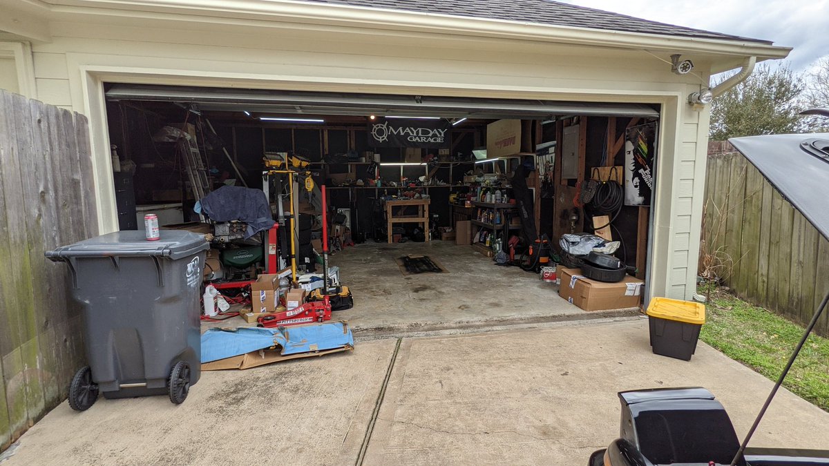 maydaydphan's tweet photo. A little bit of spring cleaning therapy. #toyoda #corolla #garageday #ae86 https://t.co/0LqosGhK4o