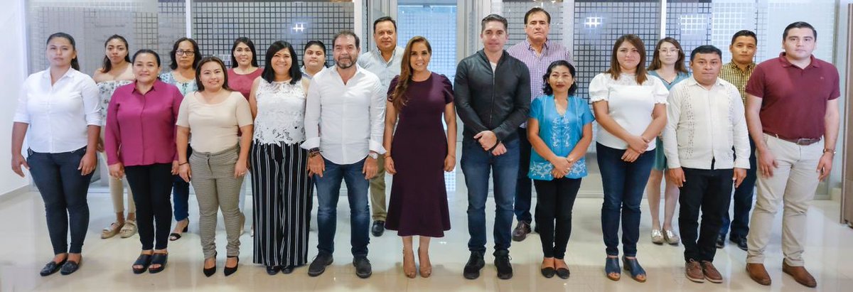 MaraLezama's tweet photo. Orgullosa del morenismo que define en absoluta unidad a las mujeres y hombres que por años han luchado por Quintana Roo. Hoy se inscriben nuestras candidatas y candidatos a diputaciones locales en la siempre capital de nuestro estado, Chetumal. ¡Felicidades a todas y todos! (1/2) https://t.co/37iYWaN8Nu