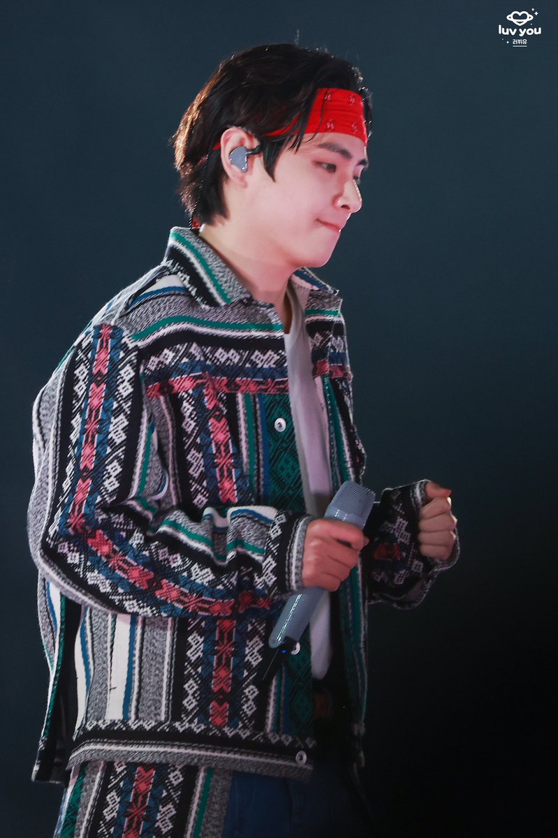 luv_you1230's tweet photo. •HD• 220312 PTD DAY 2
화이팅~
#PTD_ON_STAGE_Seoul   #BTS  
#KIMTAEHYUNG #김태형 #방탄소년단뷔 #태형 #BTSV #V #テテ  @BTS_twt https://t.co/JICYKj1Gwk