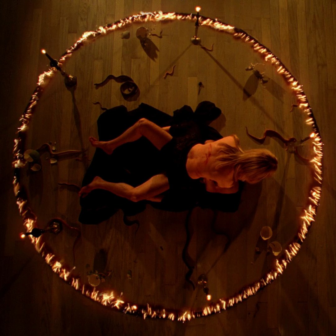 ahscenes's tweet photo. S03E02 x S08E03 | #AHS https://t.co/Dv94wZX0QV
