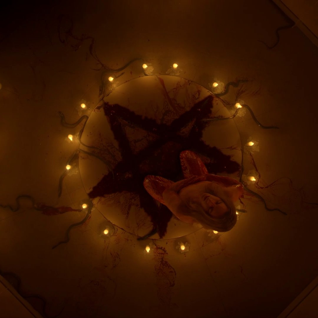 ahscenes's tweet photo. S03E02 x S08E03 | #AHS https://t.co/Dv94wZX0QV