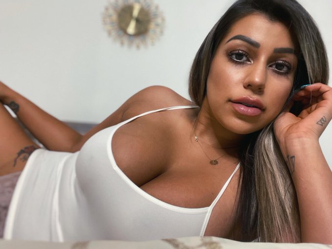 Wanna speak to @brilee2021 directly or get a one on one show with her? Then go text or call her at https://t