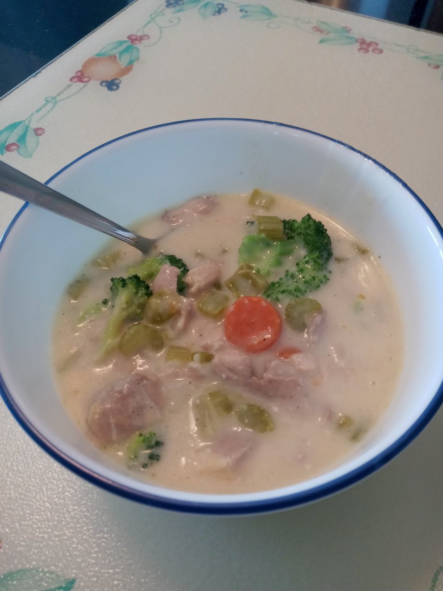 Foxinaboxfire47's tweet photo. So @melodiousmooose and I made Skybuilders' Stew from Coerthas, Lemonade from the Black Shroud and Sesame Cookies from Dravania. The Final Fantasy Cookbook is amazing! I highly recommend it if you love the game and cooking! 
#FinalFantasyXIV #FinalFantasyXIVcookbook https://t.co/raIAlZuyb3