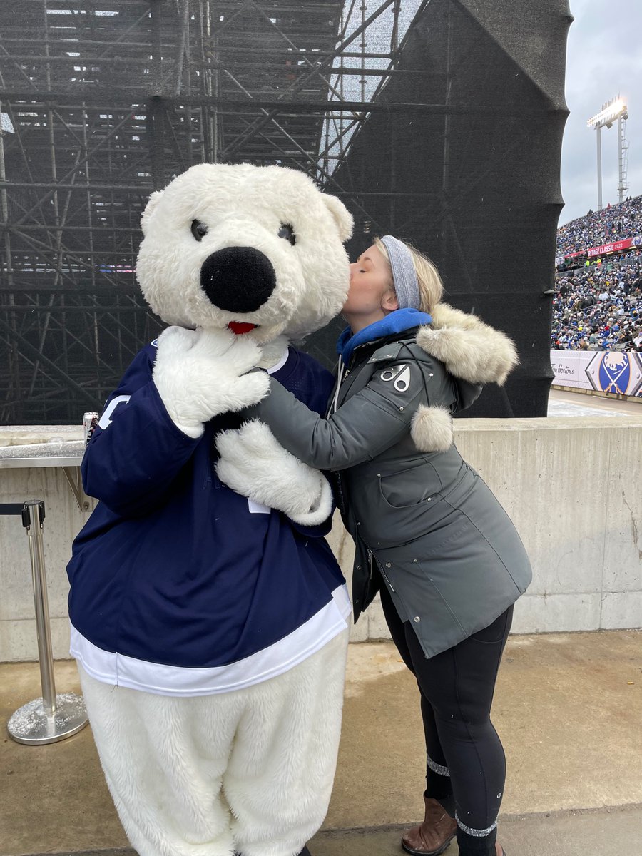 KBremes's tweet image. He said yes !!!!! #HeritageClassic @CarltonTheBear