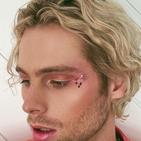 muke91s's tweet photo. always rocking eyeshadow https://t.co/AQhDFtOwpG
