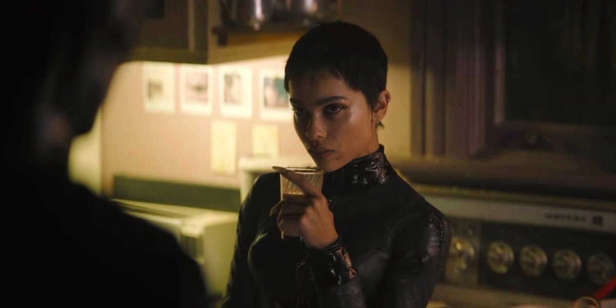 бэтмен 2022 роберт зои кравиц женщина кошка. зои кравиц женщина кошка бэтмен 2021. бэтмен 2022 кадры роберт паттинсон зои кравиц. зои кравиц бэтмен. бэтмен 2021 зои кравиц.