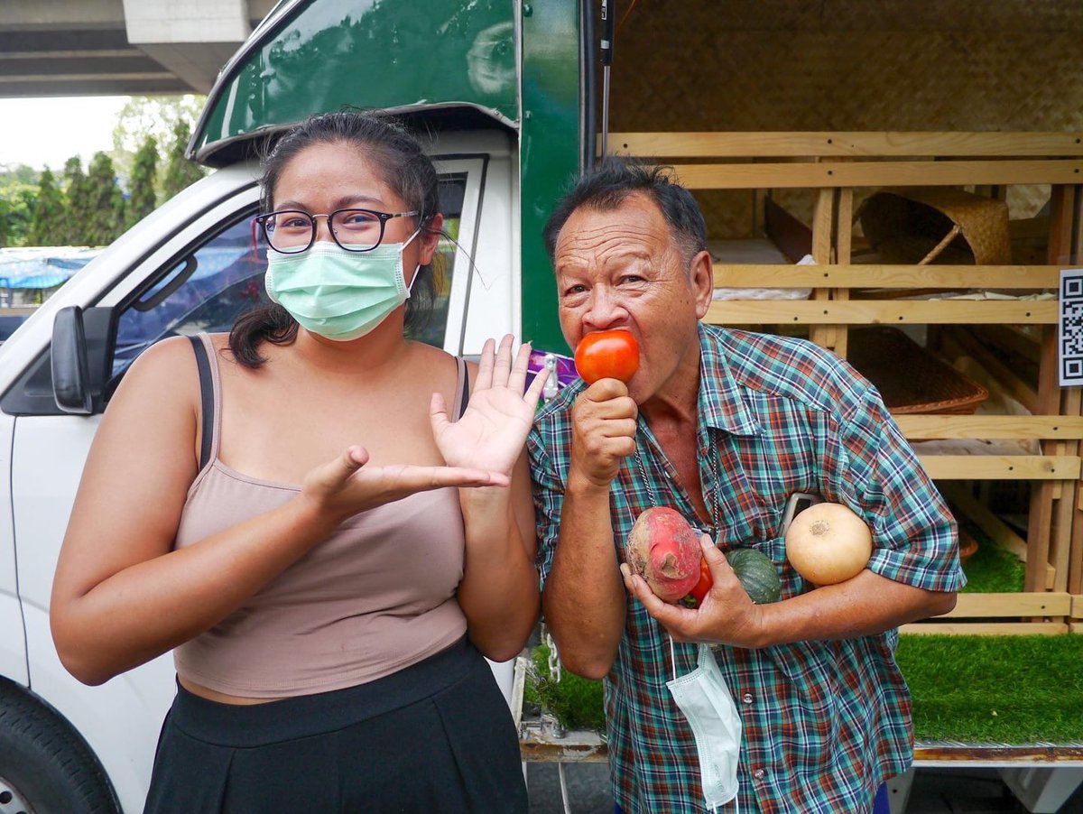 Happygrocers's tweet photo. อัพเดทจาก #ม๊อบชาวนา วันนี้จ้า 🌺

1. เรานำรถ Grocery Truck ของเราไปที่ม๊อบเพื่อแบ่งผลไม้สดและผักกับเกษตรกรแล้วนะค้า 🚛🥦🥕🍅 ขอบคุณทุกการบริจาคจากทุกคนด้วยค่า🙏

2. เราและเกษตรกรเพิ่งเริ่มสร้างแนวคิด 2 อย่าง ได้แก่

อ่านต่อในคอเม้น👇

#เบิร์ด #แตงโมต้องได้รับความยุติธรรม https://t.co/NwAGHwmM9t