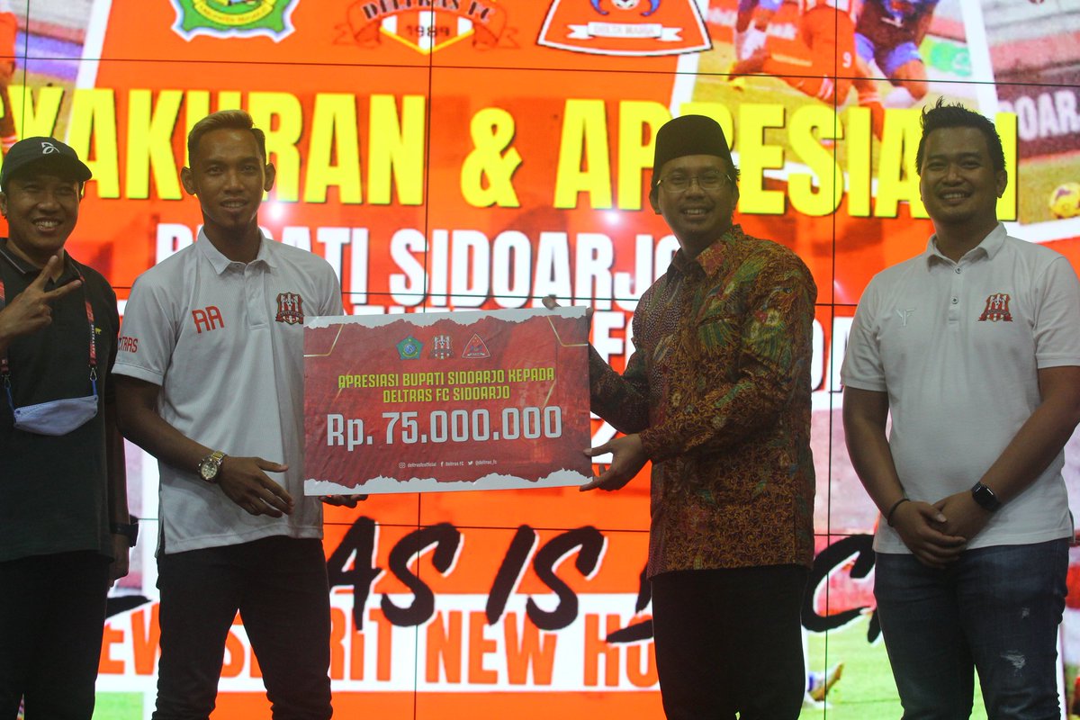 Deltras_FC's tweet photo. Thanks to Gus Muhdlor Bupati Sidoarjo, apresiasi, sambutan dan jamuannya ๐๐ kita berjuang dan raih bersama mimpi Liga 2 ini ๐๐ฏ
#Liga2KamiDatang #deltrasofficial https://t.co/qBtGT0K2yt
