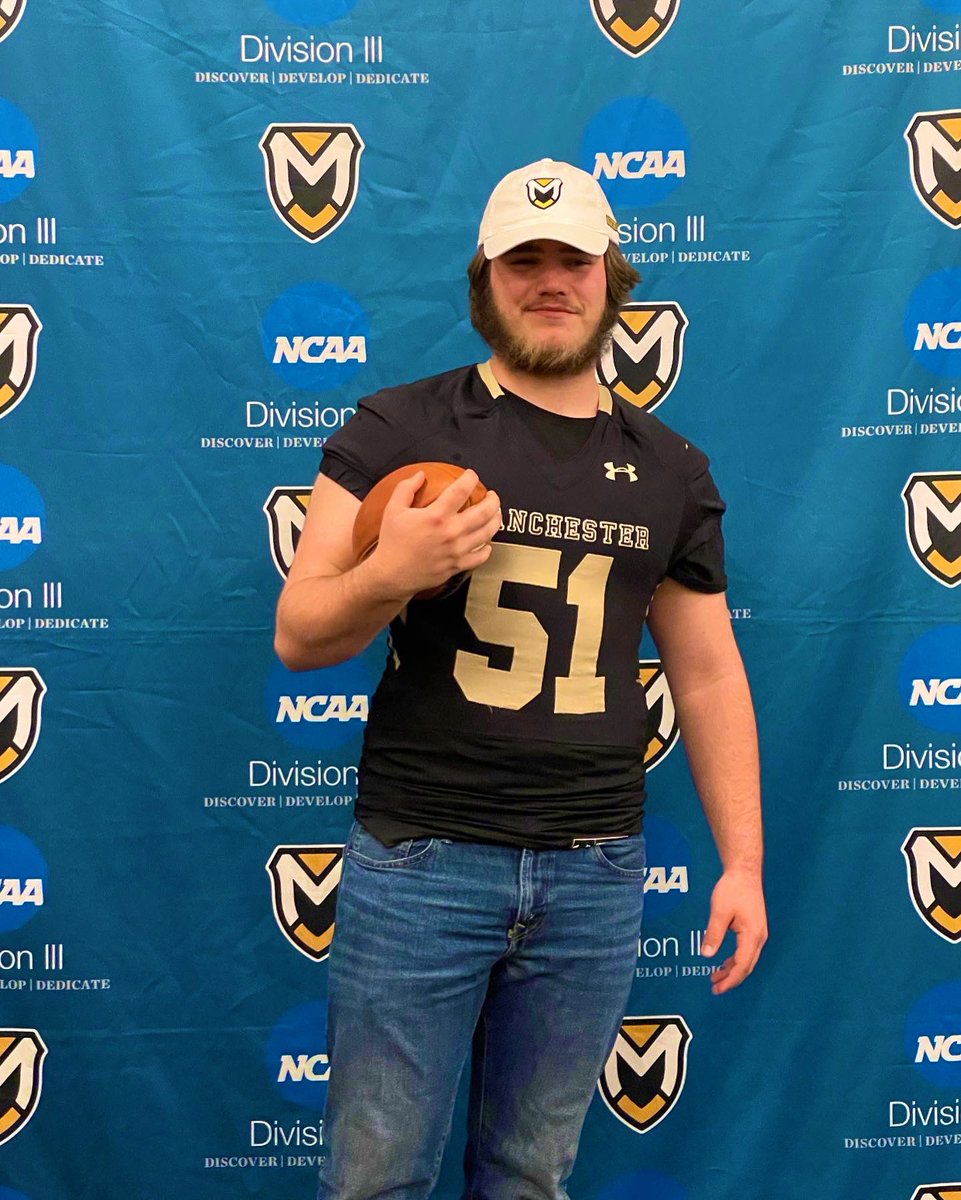 MichaelC51OGHS's tweet photo. Had a great weekend visiting @ManchesterUniv , and meeting all of the coaches! Thank you, @footballcoachj @CoachWaltRaines and @MU_SpartanFB for this opportunity! Can’t wait to be a Spartan #Committed https://t.co/8JeoD1ya5b