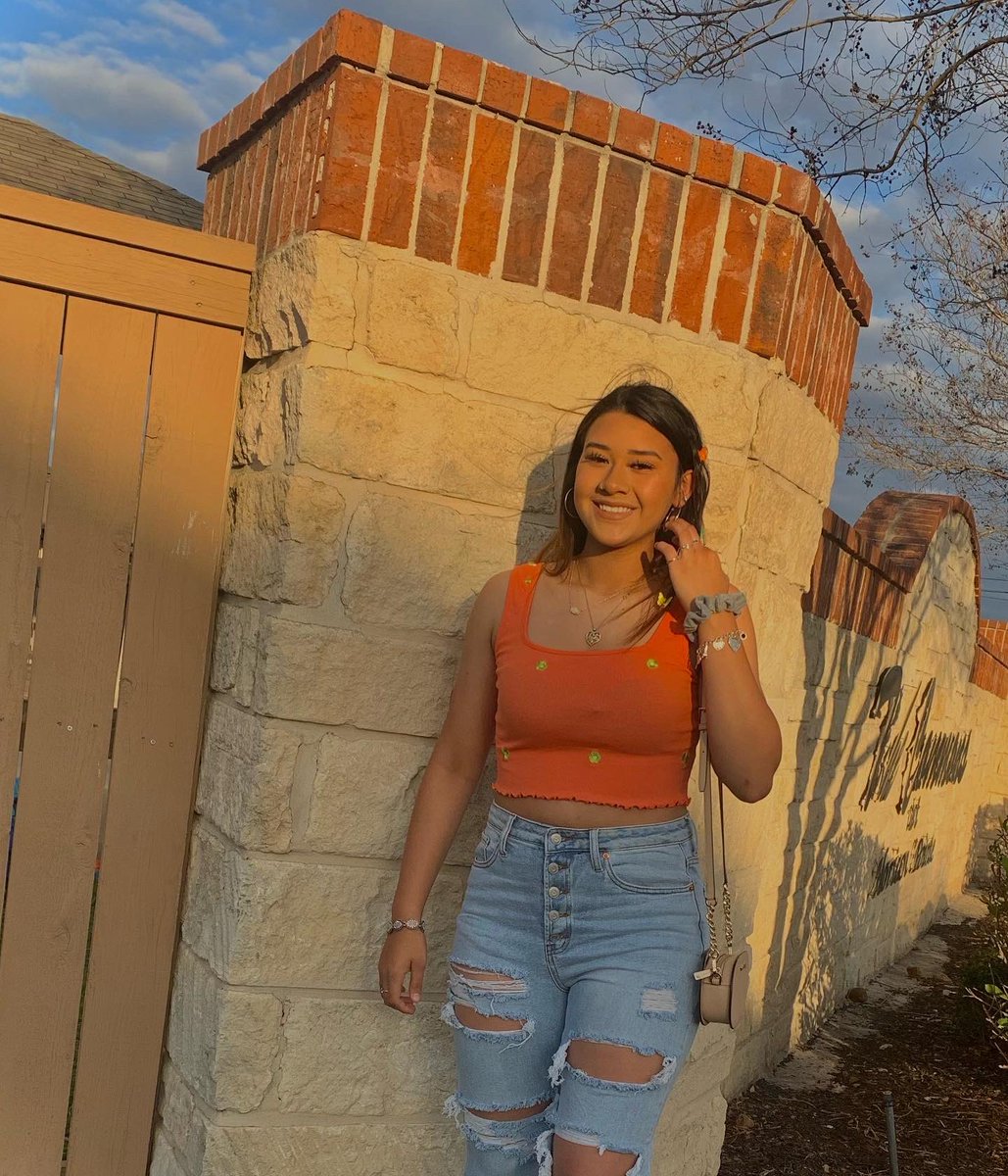 livin’ for sunny days ⚡️🦋