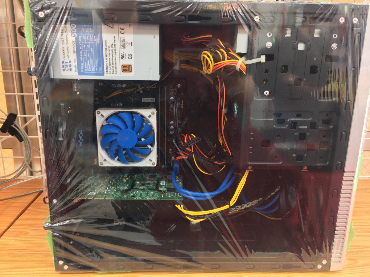 PCcomfullAKB4's tweet photo. おはようございます!本日もオープンしております!!
GTX660搭載の、ミドルタワー入荷してます!第4世代i7も入って、軽めのゲームなら全然イケる♪
電源は550Wなので、まだまだ拡張性ありな1台✨
在庫は展示品のみ!
今日まじで熱いですが、1日よろしくです!!
#excomputer #GeForce #GTX660 https://t.co/lS9n7fKtJi