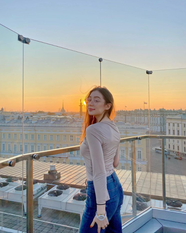 KissingChloe's tweet photo. The sunset is so beautiful that it feels like a kind old man fondly touching your head, kind and warm. https://t.co/pxzVFkZb9T