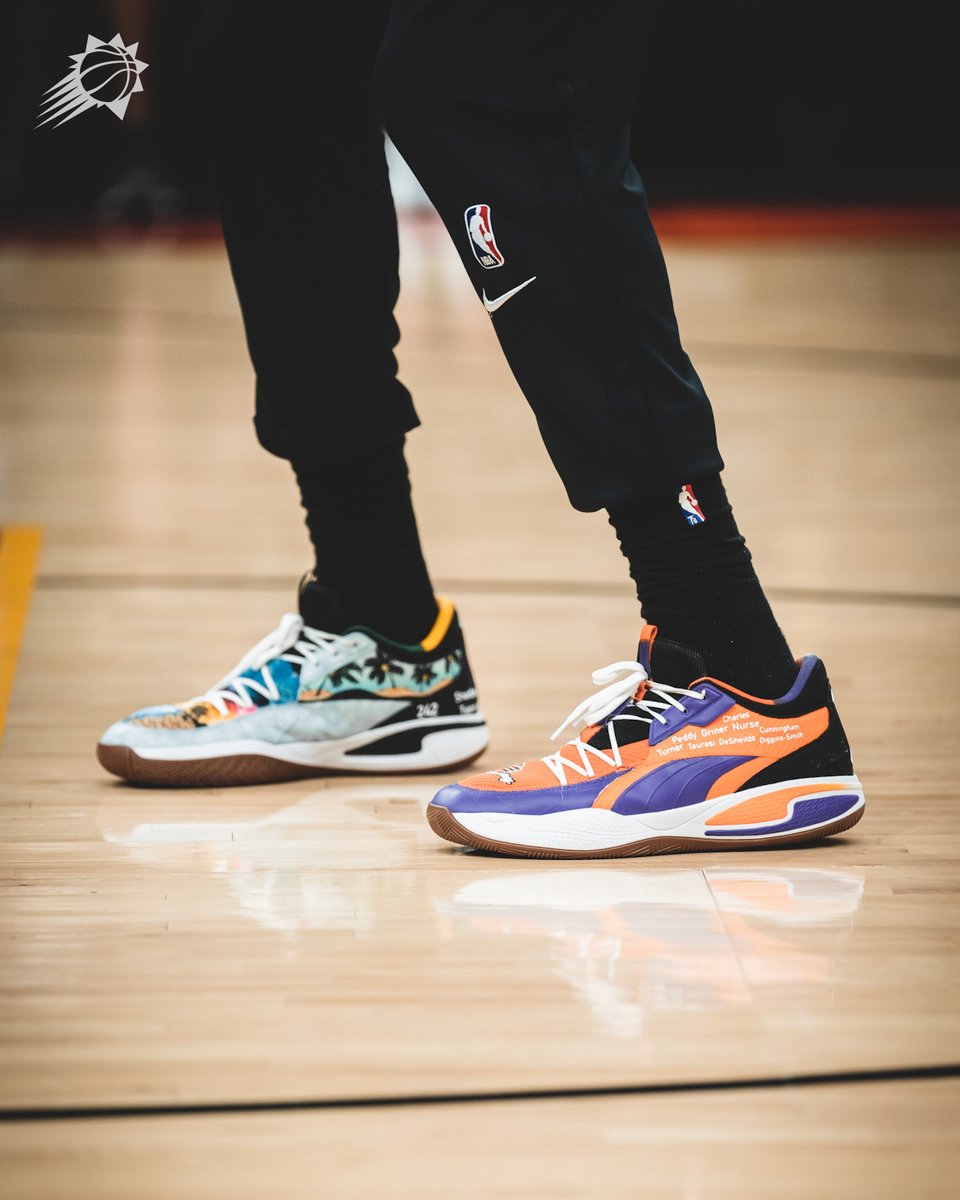 Suns's tweet photo. DA is honoring #WomensHistoryMonth with custom Puma's designed by @KattyCustoms

One shoe is dedicated to the women in his family and the other to the @PhoenixMercury

Beginning 3.17, @GoldinCo will auction off the shoes with all proceeds donated to @Women_Win. https://t.co/zqhTpAGcVO