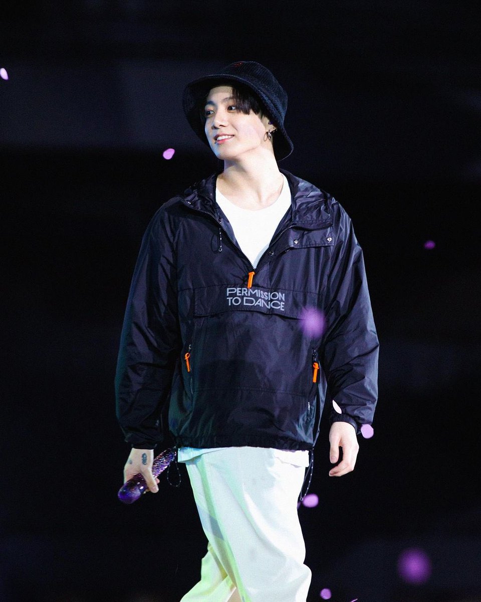 my star, my forever star. you are a dream that will forever be a dream for me. i really wish to see you one day and watch you perform live with my own eyes, my love. i would do anything to meet you, to watch you singing and dancing in person jungkook i love you unconditionally