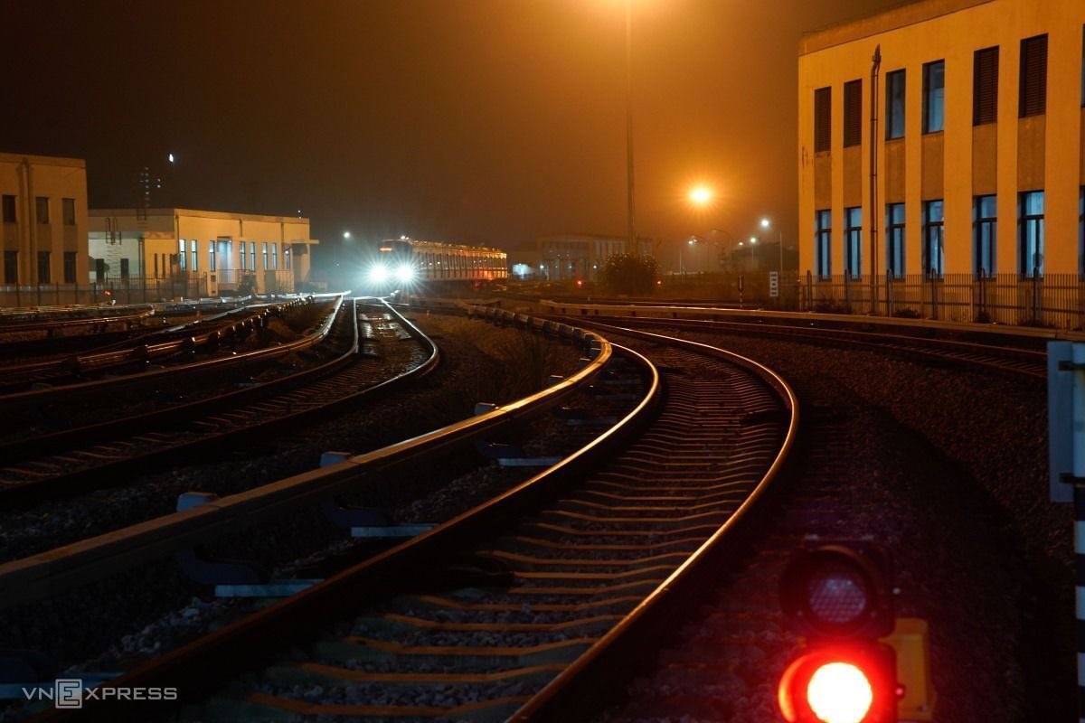 SaigonInfras's tweet photo. 🌖 Depot #CatLinh - #HaDong at nights.
Hanoi Metro, Line No.2A
...
#Vietnam🇻🇳 #Metro #Culture
#Hanoi #Economics #Project #Management
____
Photo: VnExpress https://t.co/9FIVzGtJoN