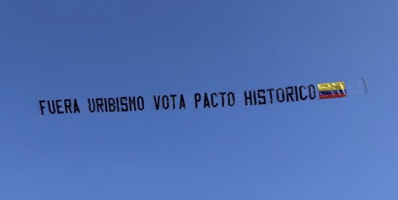 Betocoralg's tweet photo. Durante 4 años nos opusimos y denunciamos a este corrupto. 

Hoy los colombianos en el exterior despertamos y sacamos al uribismo de esta curul. Gente, Ganamos. https://t.co/ebKsvvrAXh