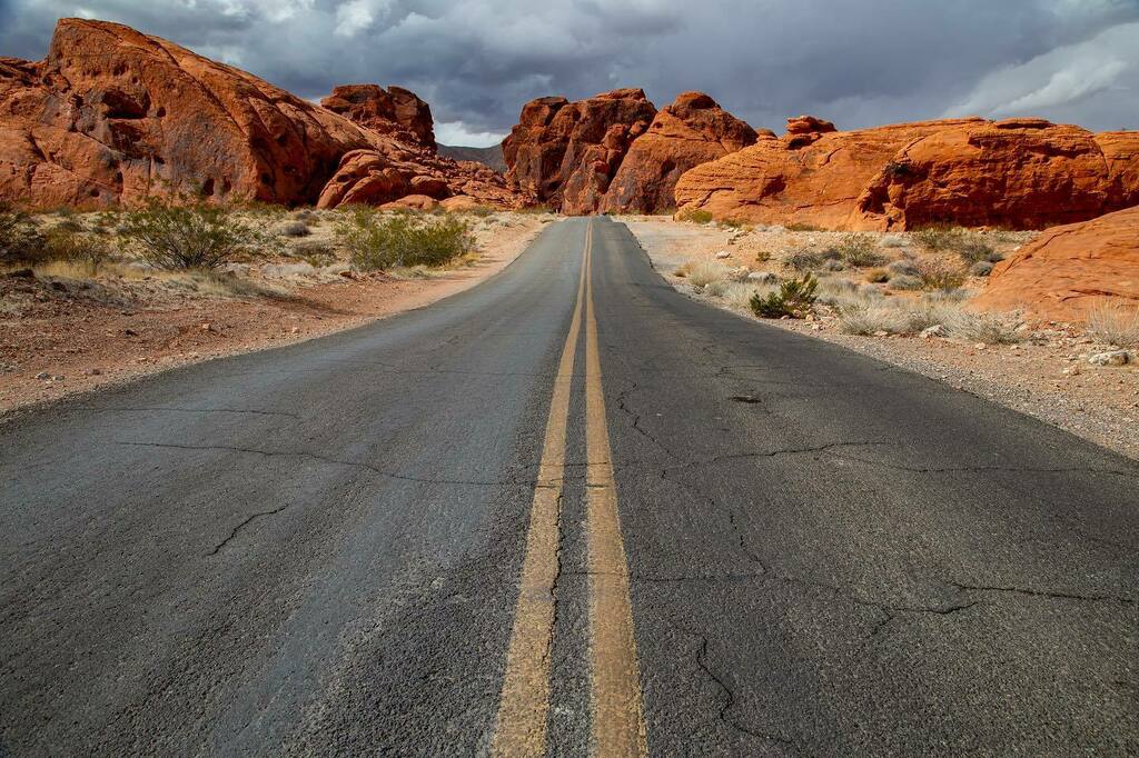 cormackphotos's tweet photo. Driving through the Valley of Fire State Park, near Las Vegas. It looks like another world - it even stood in for Mars during filming of Total Recall.
#valleyoffire #valleyoffirestatepark #nevada #canon6d #GetYourselfToMars #TwoWeeks #KuatoLives https://t.co/TYClyJDafT https://t.co/02dgXTSQvF