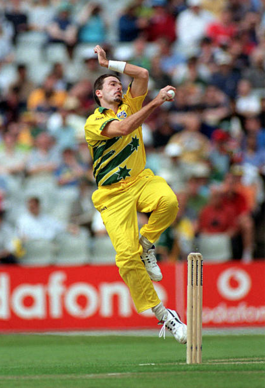 RandomCricketP1's tweet photo. Aus vs WI 1996 WC Semi Final - 10 needed from 6 
Aus vs SA 1999 WC Semi Final 9 needed from 6

On both occasions, the man trusted to defend the score was Damien Fleming. And although he began by conceding fours, it ended in an Aussie win. But do you know where the story began?👇 https://t.co/8YQEM3rg6C
