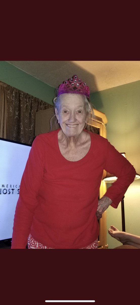annabannan32's tweet photo. The more I at here at night the more I think of you the more I think of how lovly and sweet  you were you were a great and grnorous person and I can’t believe I’m getting thur all this without you  I love u 😞❤️ https://t.co/dvMGccT2Tw