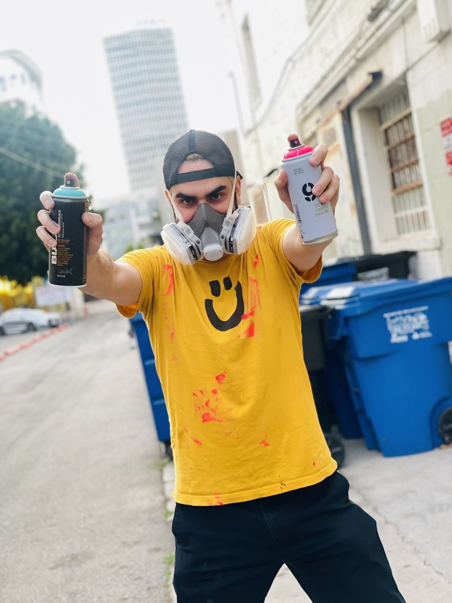 ScottLewallen's tweet photo. 😷🎨💨 Sunday Pose // @inkedbyskut makin dat mess @taggallery 💦 ft. @MontanaColors @SprayPlanet 💛🖤📸
.
#art #losangeles #spraypaint #artist https://t.co/If6SSRE9ke
